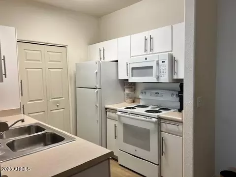 3302 N 7th St #111, Phoenix, AZ 85014