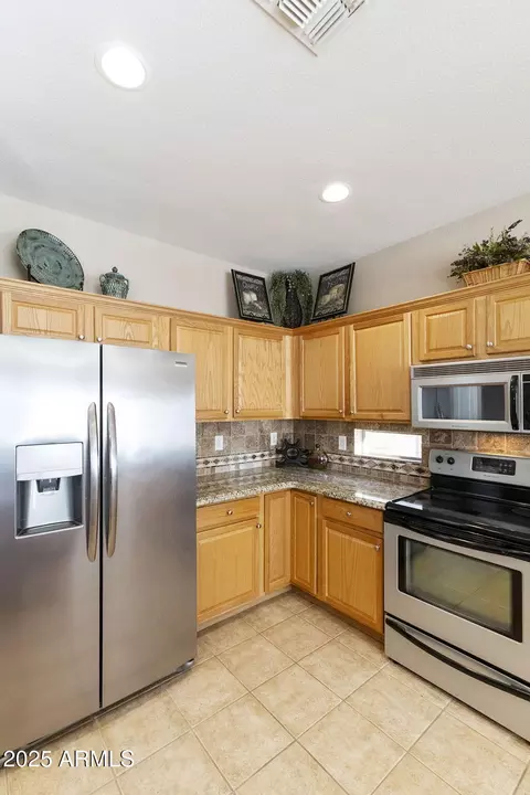 Kitchen - 10335 E Posada Ave, Mesa, AZ 85212 photo 3 of 5