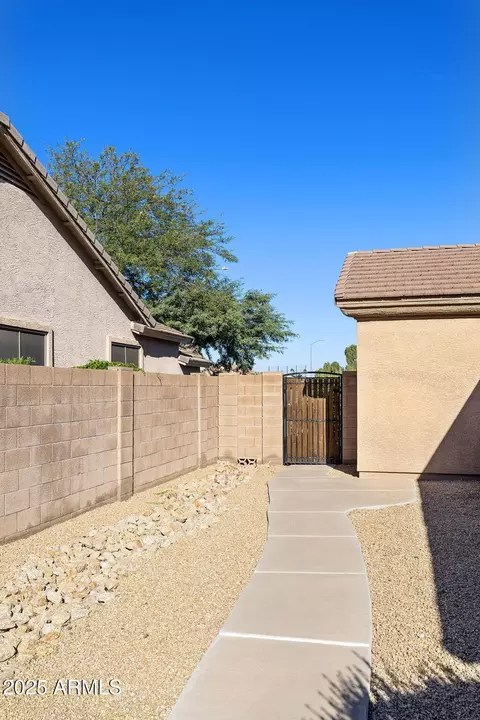 Exterior - 10335 E Posada Ave, Mesa, AZ 85212 photo 8 of 10