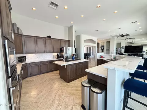 Kitchen - 7637 E Tasman Cir, Mesa, AZ 85207 photo 6 of 10