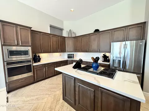 Kitchen - 7637 E Tasman Cir, Mesa, AZ 85207 photo 5 of 10
