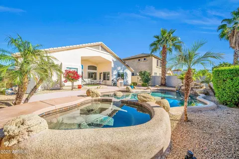 Exterior - 2425 W Hedgehog Pl, Phoenix, AZ 85085 photo 6 of 11