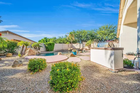 Exterior - 2425 W Hedgehog Pl, Phoenix, AZ 85085 photo 8 of 11