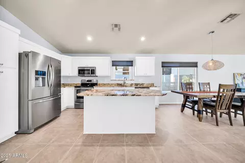 Kitchen - 2425 W Hedgehog Pl, Phoenix, AZ 85085 photo 3 of 5