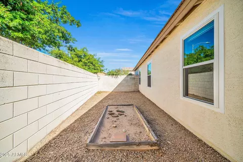 Exterior - 2425 W Hedgehog Pl, Phoenix, AZ 85085 photo 10 of 11