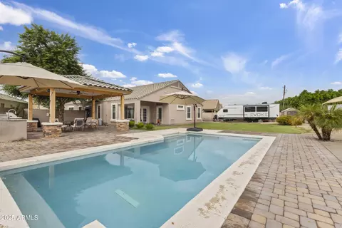 5775 N 72nd Dr, Glendale, AZ 85303