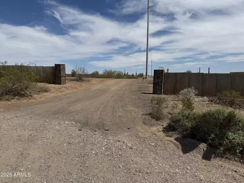 XX00 N Castle Hot Springs Road #-, Morristown, AZ 85342