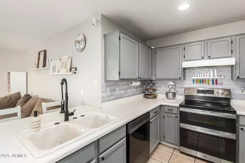 Kitchen - 511 N Balboa --, Mesa, AZ 85205 photo 3 of 5