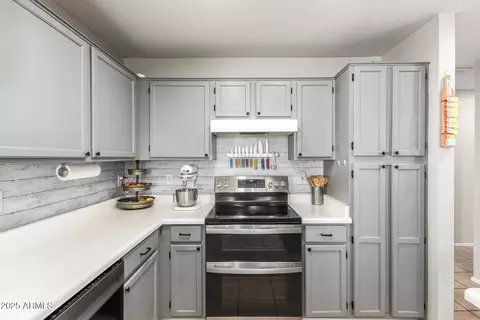 Kitchen - 511 N Balboa --, Mesa, AZ 85205 photo 4 of 5