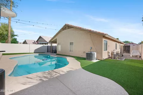 Exterior - 132 W Jasper Dr, Gilbert, AZ 85233 photo 4 of 5