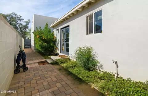 Exterior - 809 N 10th Ave, Phoenix, AZ 85007 photo 7 of 8
