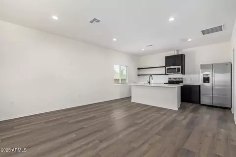 Living - 809 N 10th Ave, Phoenix, AZ 85007 photo 3 of 3
