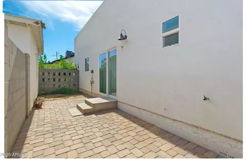 Exterior - 809 N 10th Ave, Phoenix, AZ 85007 photo 4 of 8