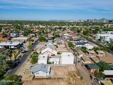 View/Area - 809 N 10th Ave, Phoenix, AZ 85007 photo 4 of 6