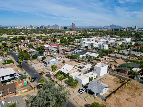 View/Area - 809 N 10th Ave, Phoenix, AZ 85007 photo 3 of 6