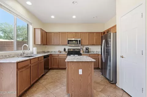Kitchen - 7316 E Northridge Cir, Mesa, AZ 85207 photo 4 of 7