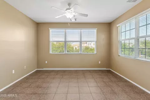 2277 E Huntington Dr, Phoenix, AZ 85040 photo 5