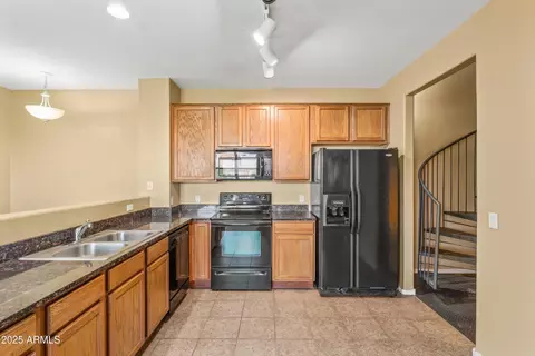 2277 E Huntington Dr, Phoenix, AZ 85040 photo 9