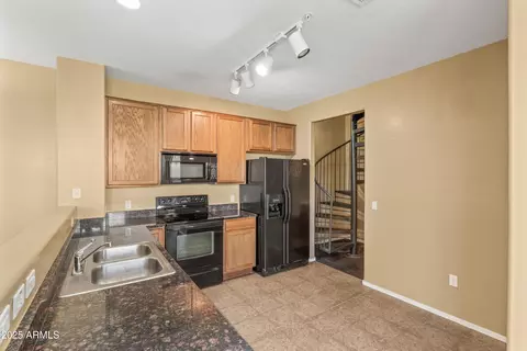 2277 E Huntington Dr, Phoenix, AZ 85040 photo 8
