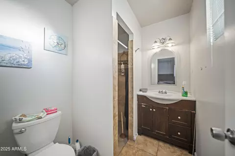 Bath - 6212 N 34th Dr, Phoenix, AZ 85017 photo 2 of 2