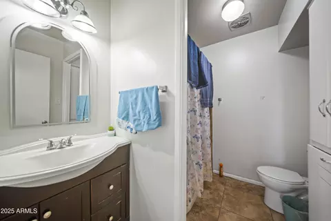 Bath - 6212 N 34th Dr, Phoenix, AZ 85017 photo 1 of 2