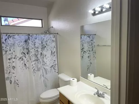 Bath - 965 S Heritage Dr, Gilbert, AZ 85296 photo 4 of 5