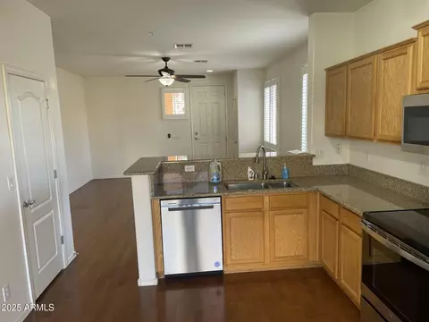 Kitchen - 965 S Heritage Dr, Gilbert, AZ 85296 photo 4 of 4