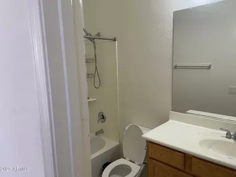 Bath - 965 S Heritage Dr, Gilbert, AZ 85296 photo 1 of 5