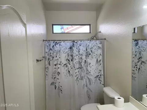 Bath - 965 S Heritage Dr, Gilbert, AZ 85296 photo 5 of 5