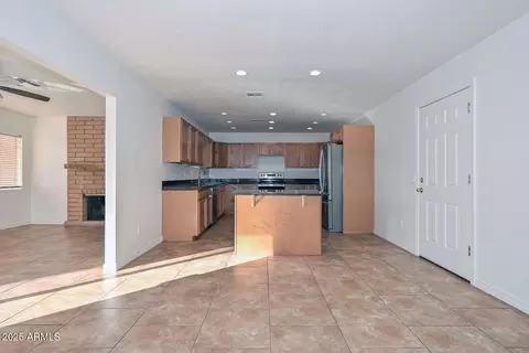 Kitchen - 1825 E Aire Libre Ave, Phoenix, AZ 85022 photo 5 of 6