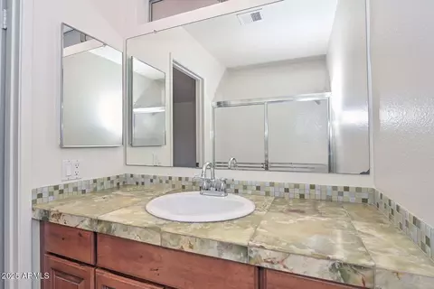 Bath - 1825 E Aire Libre Ave, Phoenix, AZ 85022 photo 2 of 4