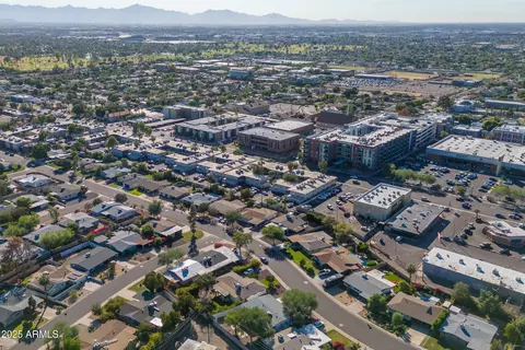 View/Area - 3343 N 6th Ave, Phoenix, AZ 85013 photo 3 of 9