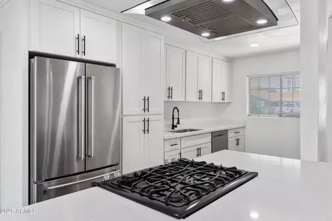 Kitchen - 3343 N 6th Ave, Phoenix, AZ 85013 photo 4 of 4