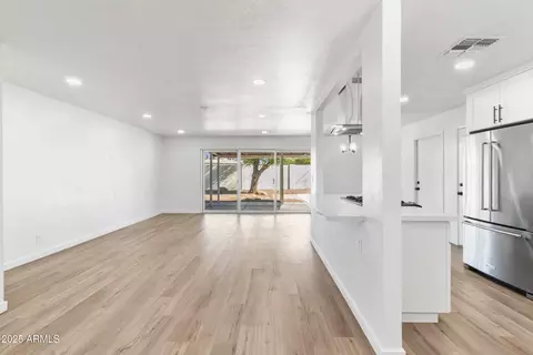 Living - 3343 N 6th Ave, Phoenix, AZ 85013 photo 3 of 6