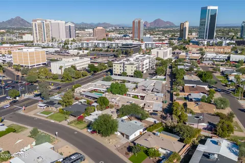 View/Area - 3343 N 6th Ave, Phoenix, AZ 85013 photo 5 of 9