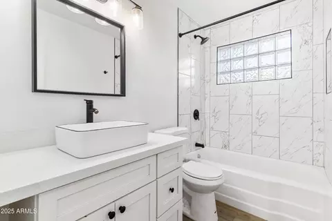 Bath - 3343 N 6th Ave, Phoenix, AZ 85013 photo 1 of 2