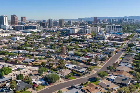 View/Area - 3343 N 6th Ave, Phoenix, AZ 85013 photo 4 of 9