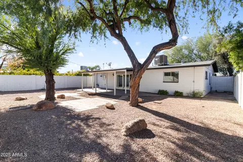 Exterior - 3343 N 6th Ave, Phoenix, AZ 85013 photo 2 of 4