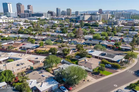 View/Area - 3343 N 6th Ave, Phoenix, AZ 85013 photo 6 of 9