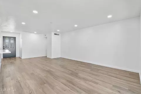 Living - 3343 N 6th Ave, Phoenix, AZ 85013 photo 5 of 6