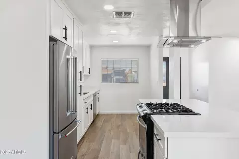 Kitchen - 3343 N 6th Ave, Phoenix, AZ 85013 photo 3 of 4