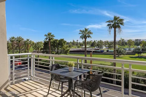 Exterior - 914 E Osborn Rd #402, Phoenix, AZ 85014 photo 2 of 3