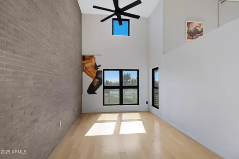 Living - 914 E Osborn Rd #402, Phoenix, AZ 85014 photo 1 of 1