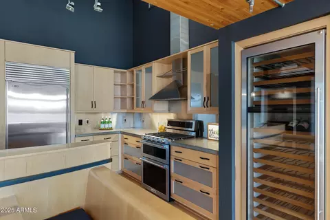 Kitchen - 914 E Osborn Rd #402, Phoenix, AZ 85014 photo 3 of 6