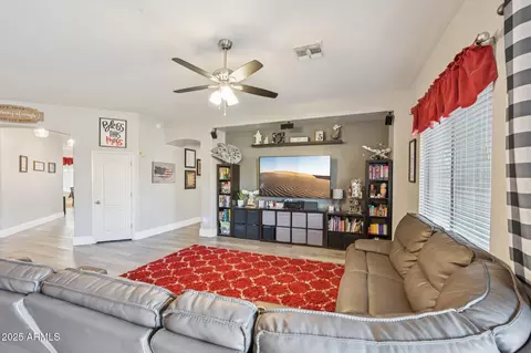 Living - 4650 E Decatur St, Mesa, AZ 85205 photo 2 of 4