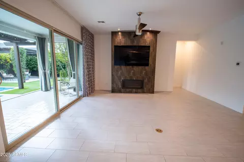 Living - 2859 E Arabian Dr, Gilbert, AZ 85296 photo 2 of 5