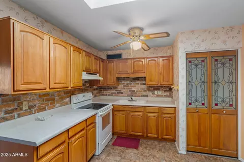 Kitchen - 4531 E Southern Ave, Phoenix, AZ 85042 photo 3 of 5