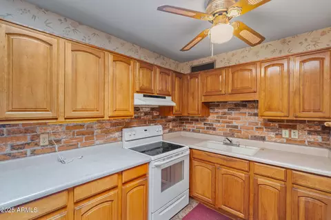 Kitchen - 4531 E Southern Ave, Phoenix, AZ 85042 photo 4 of 5