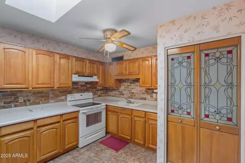Kitchen - 4531 E Southern Ave, Phoenix, AZ 85042 photo 1 of 5