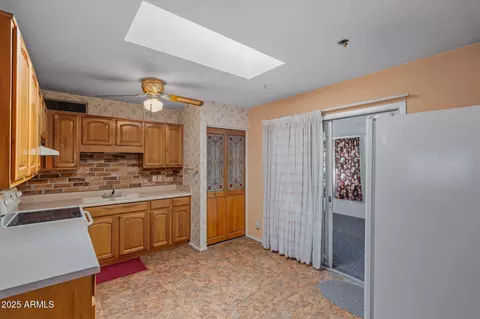Kitchen - 4531 E Southern Ave, Phoenix, AZ 85042 photo 5 of 5
